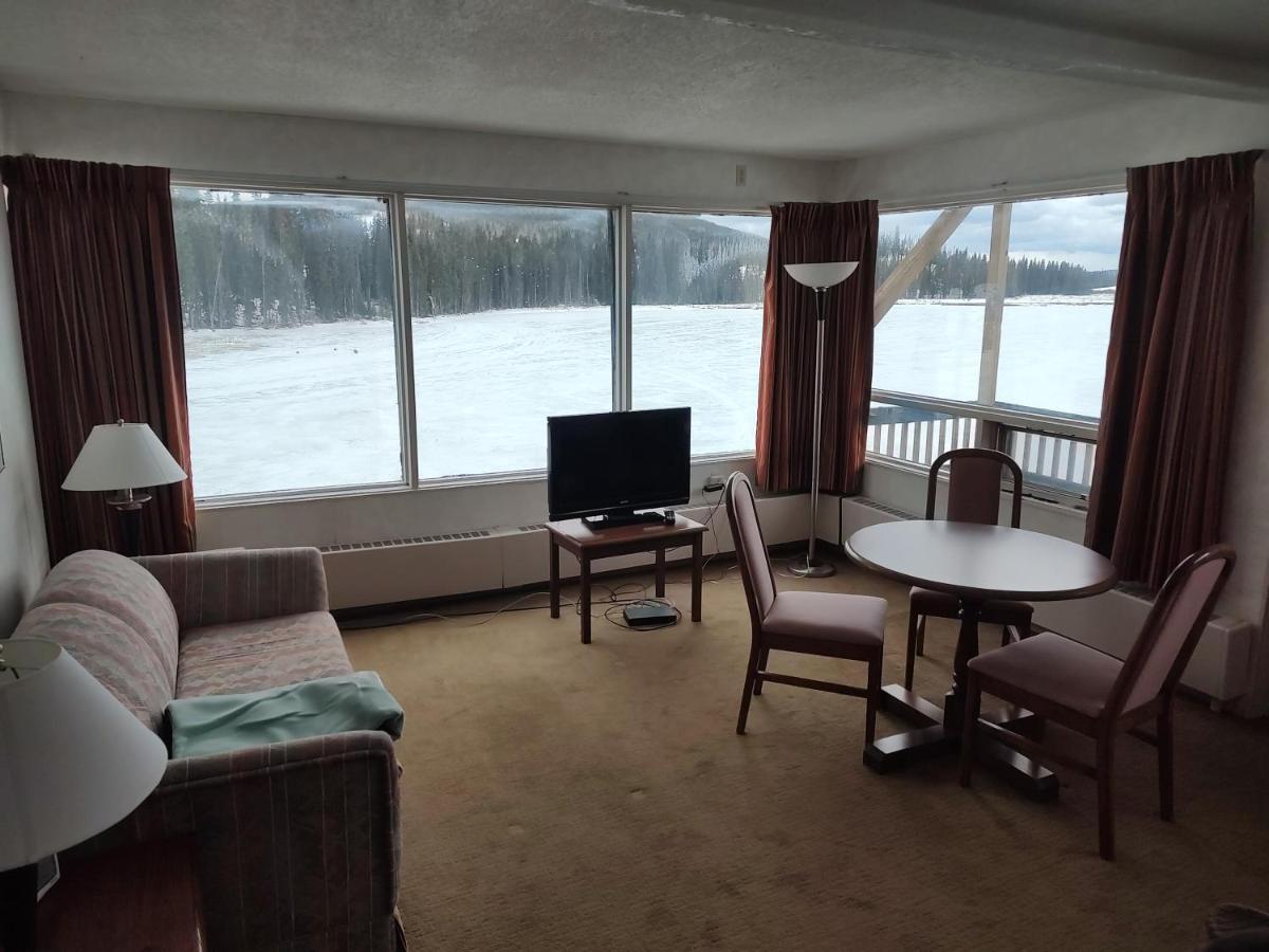 Lac Le Jeune Nature Resort Logan Lake Экстерьер фото