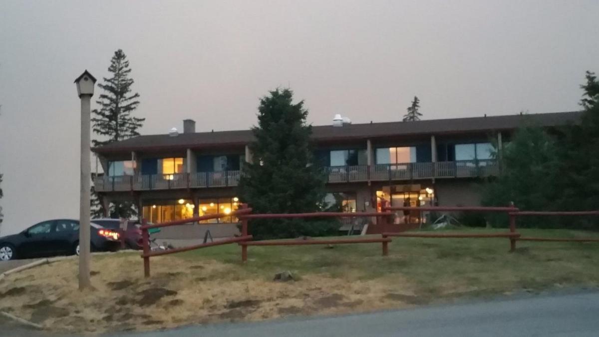 Lac Le Jeune Nature Resort Logan Lake Экстерьер фото