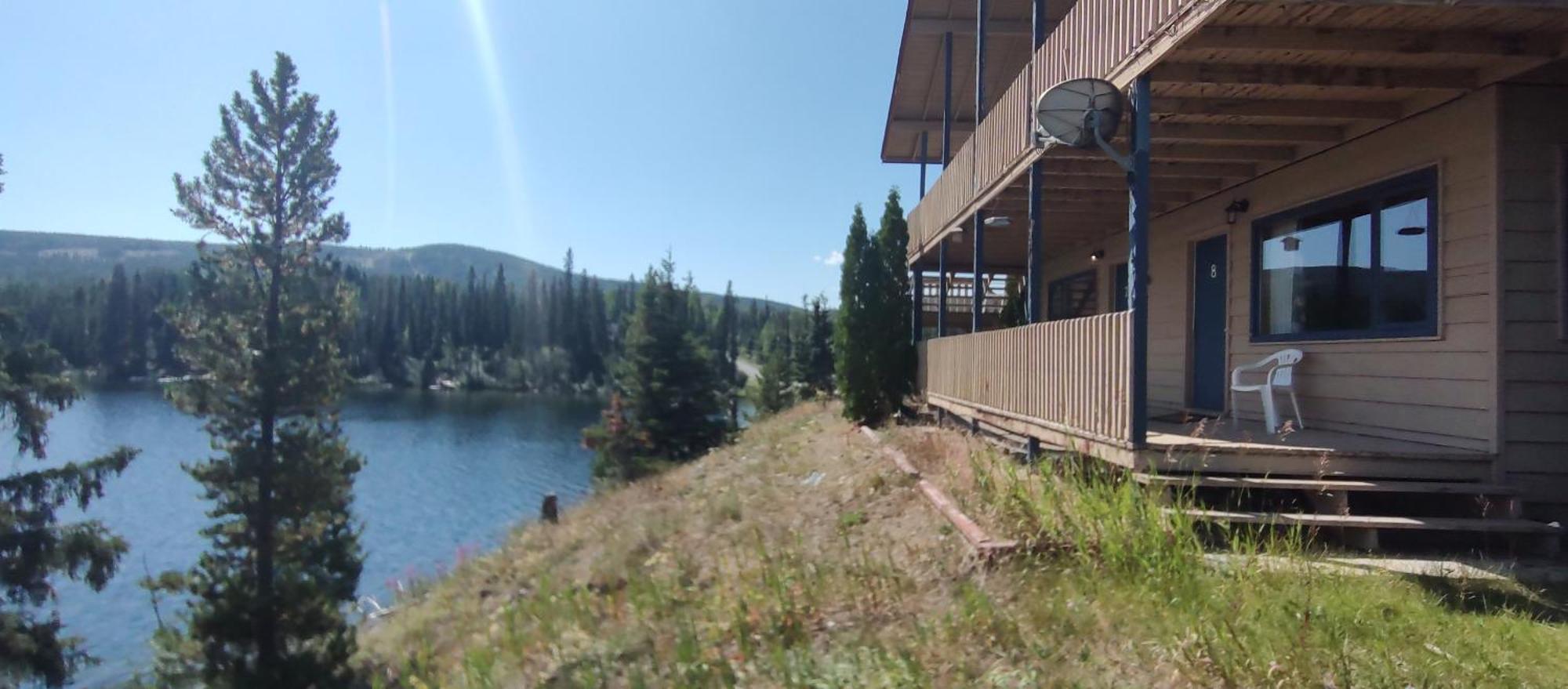 Lac Le Jeune Nature Resort Logan Lake Экстерьер фото