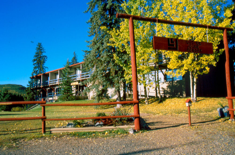 Lac Le Jeune Nature Resort Logan Lake Экстерьер фото