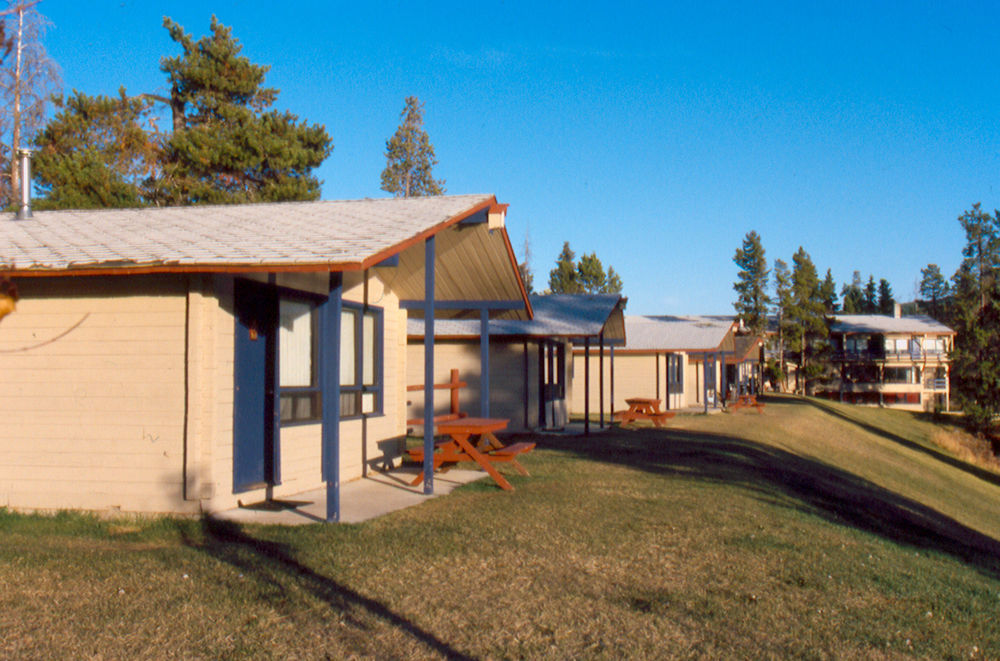 Lac Le Jeune Nature Resort Logan Lake Экстерьер фото